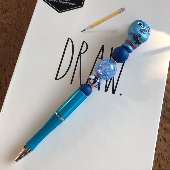 Disney Doorables: Olaf Retells: Aladdin: Genie handmade beaded pen - Picture 2 of 3